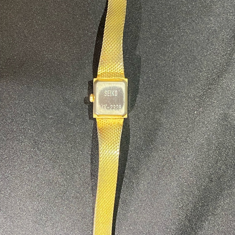 Estate Seiko Women’s Timepiece in 14K Gold with Genuine Diamond Accents - Picture 6 of 11